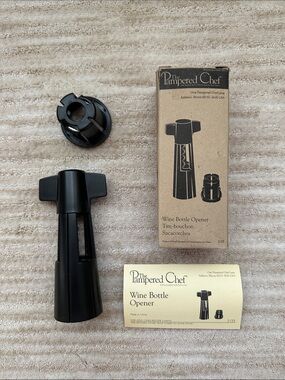 Pampered Chef Wine Bottle Opener & Foil Cutter #2155 Black